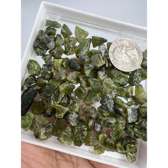 250Ct Epidote Crystal Raw Transparent 2-5Ct Dark Green Gemstone - Picture 8 of 8